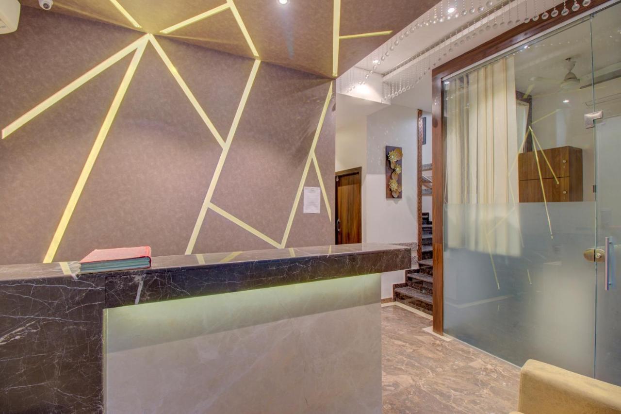 מומביי Oyo 76180 Hotel Meriton מראה חיצוני תמונה