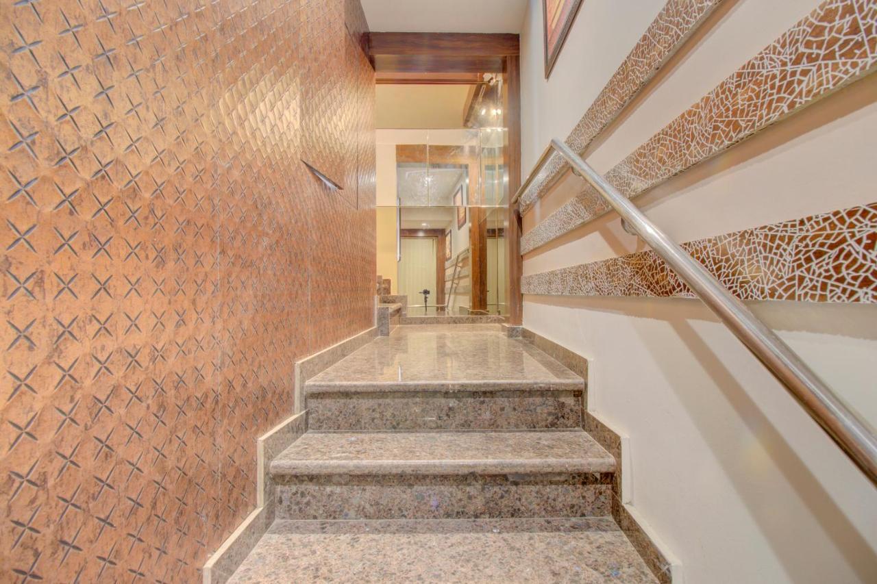 מומביי Oyo 76180 Hotel Meriton מראה חיצוני תמונה