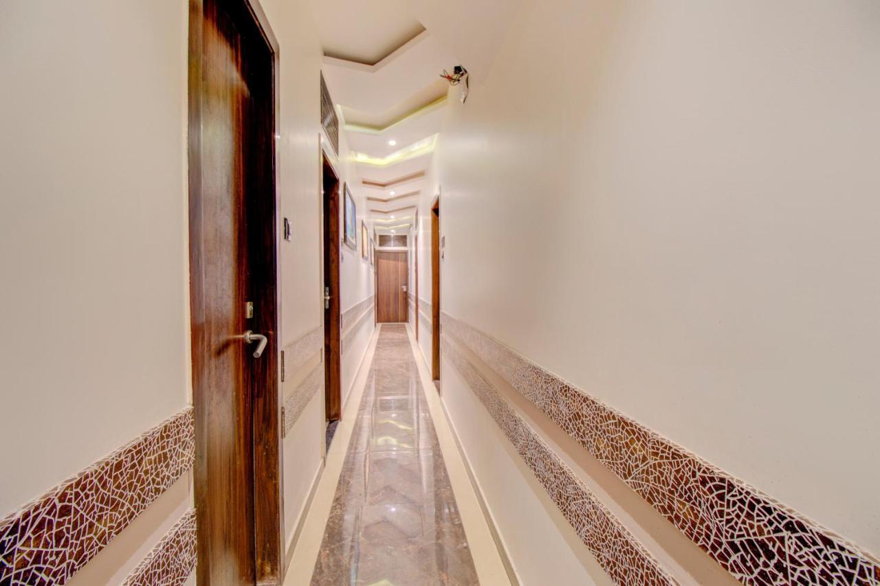 מומביי Oyo 76180 Hotel Meriton מראה חיצוני תמונה