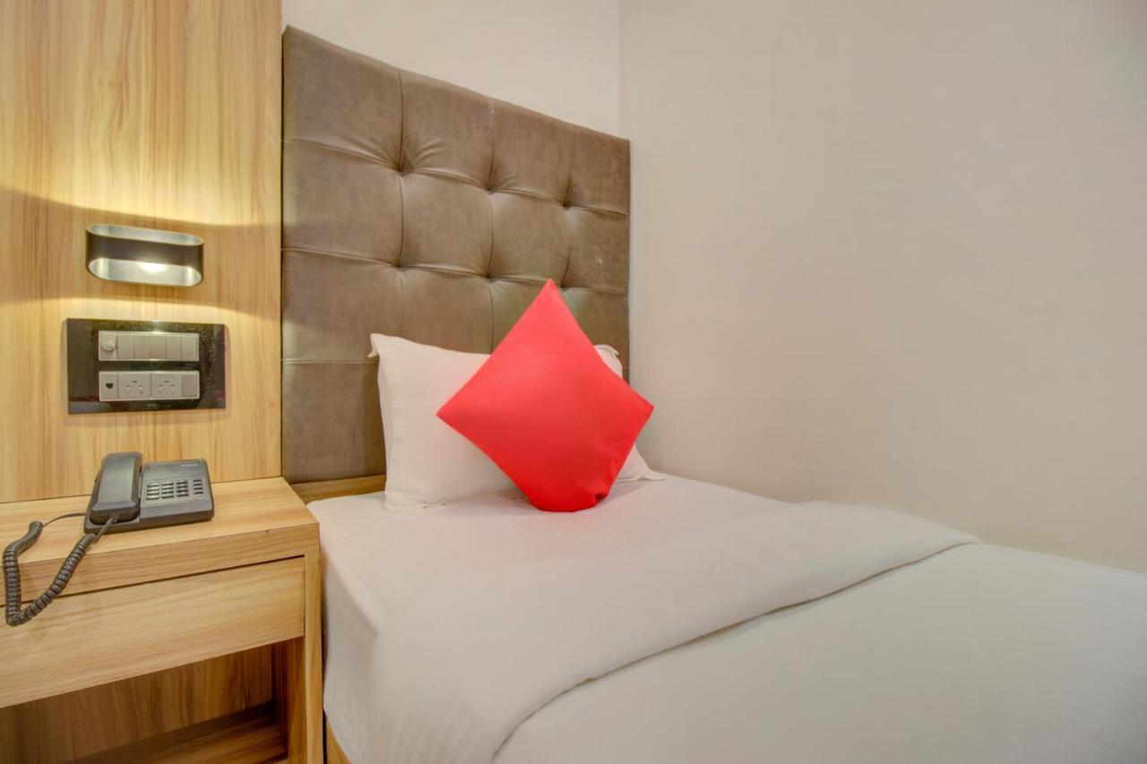 מומביי Oyo 76180 Hotel Meriton מראה חיצוני תמונה