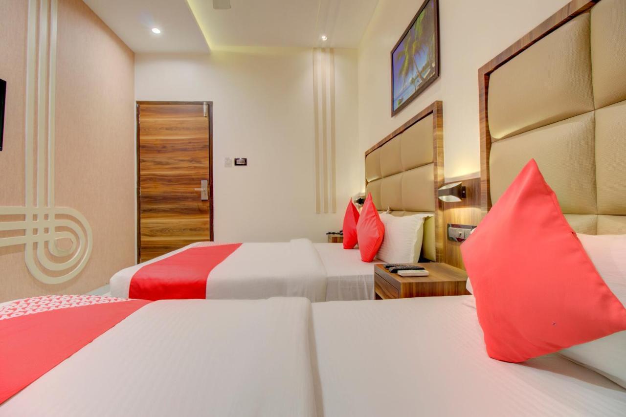 מומביי Oyo 76180 Hotel Meriton מראה חיצוני תמונה