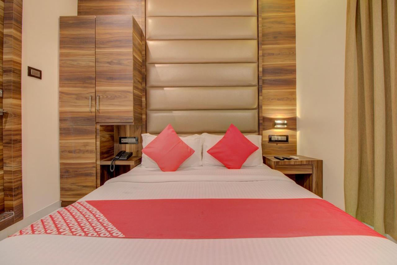 מומביי Oyo 76180 Hotel Meriton מראה חיצוני תמונה